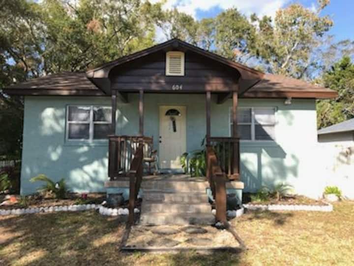 The Butterfly Cottage 🦋 Cottages for Rent in Oldsmar, Florida, United