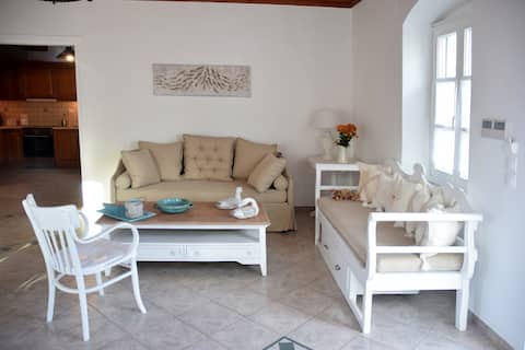 Hydra's Pearl  *Brand new* at the heart of Hydra