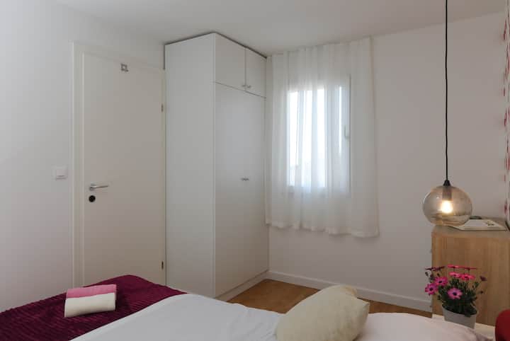 ห้องนอน 2 (Bedroom 2)