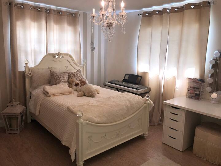 卧室1
标准双人床