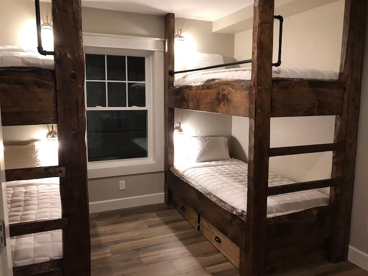 Habitación litera construida a medida con capacidad para 4 personas