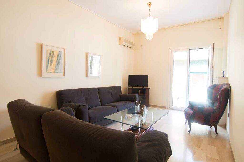 The sitting area, looking towards the balcony