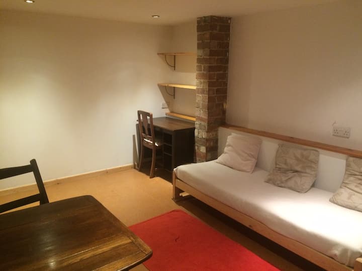 Cosy Self-contained Apartment - Leeds