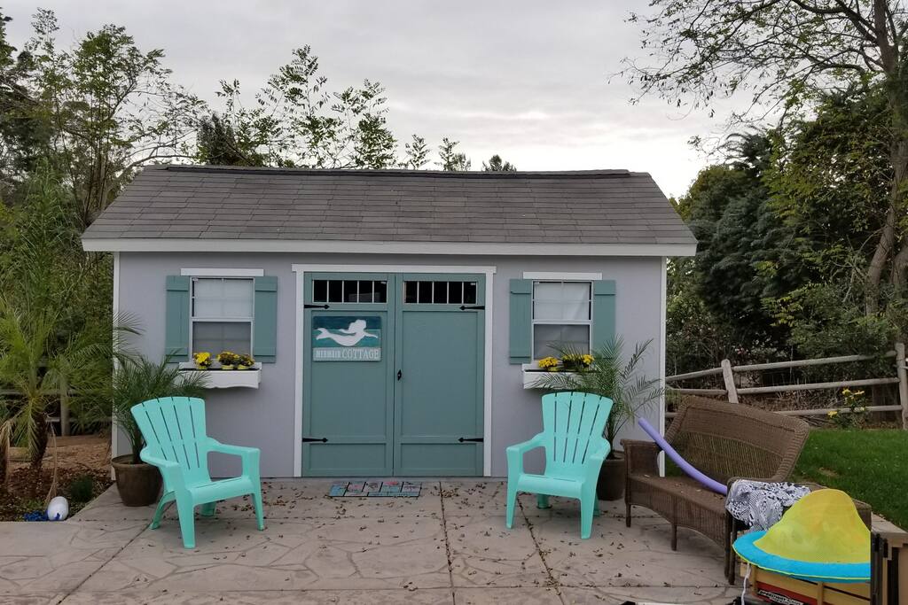 Pool house