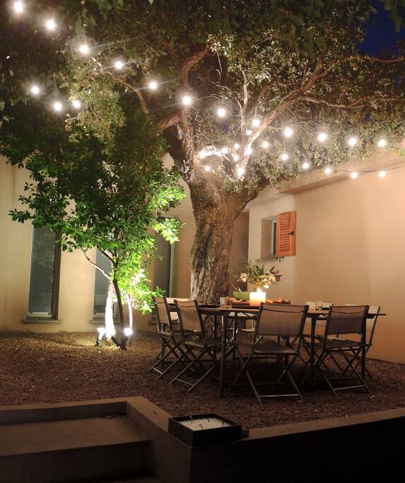 Patio éclairé le Soir