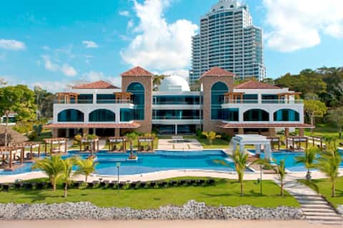 Luxury Beachfront Condo Playa Bonita Panama City