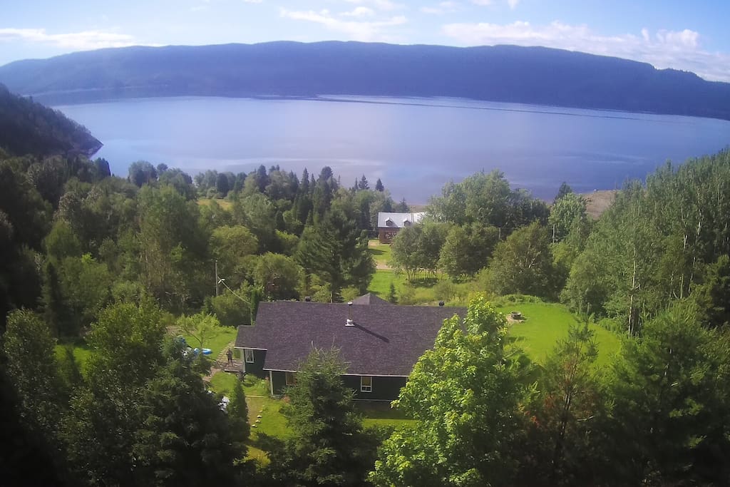 À vol d'oiseau, vue panoramique du site de la Villa de la Montagne