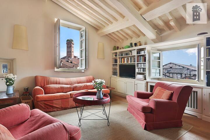 rooftop attic with 360° view in old town with lift