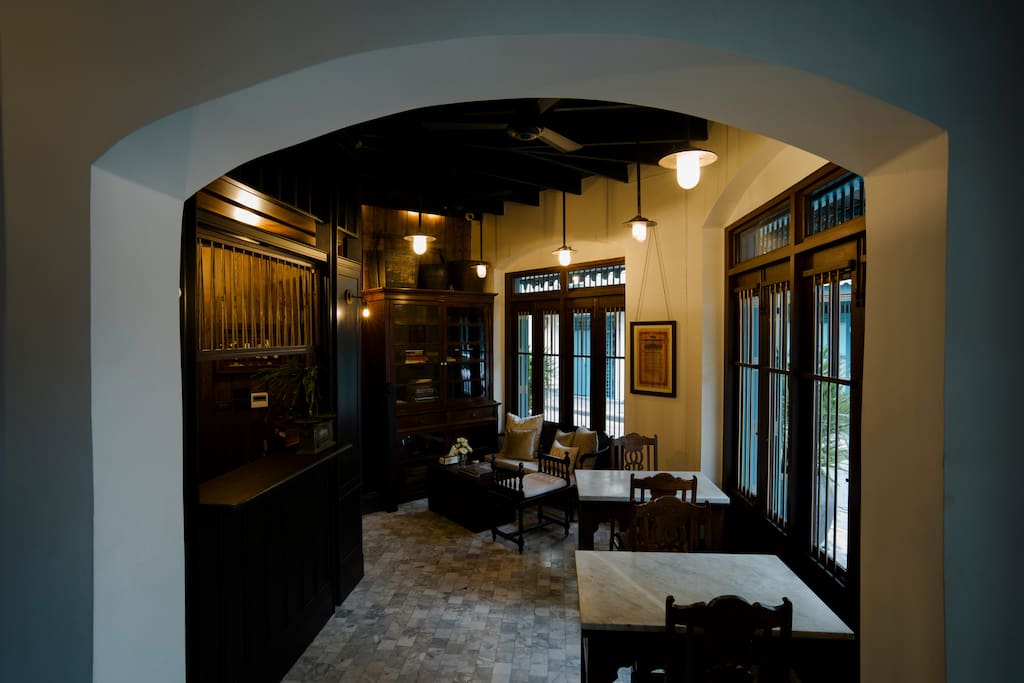 Originally believed to have been a tea house, on one corner of a well-preserved Thai-Chinese colonial styled residential city square, an adjacent pair of meticulously restored two-storied shophouses offers a very small and friendly “home from home”