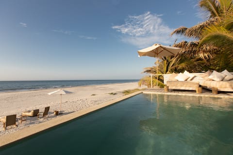 Luxury beachfront stylish new house - A design gem