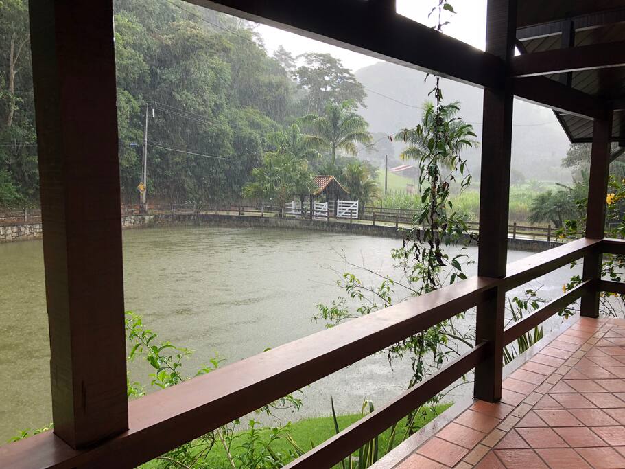 Vista da excelente varanda da casa