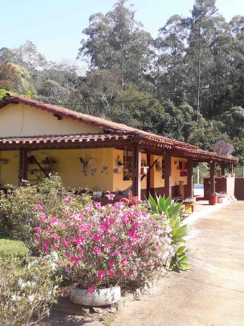 Sítio Mariano, with pool and lake for fishing.