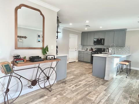 Red River Retreat in safe/quiet neighborhood!