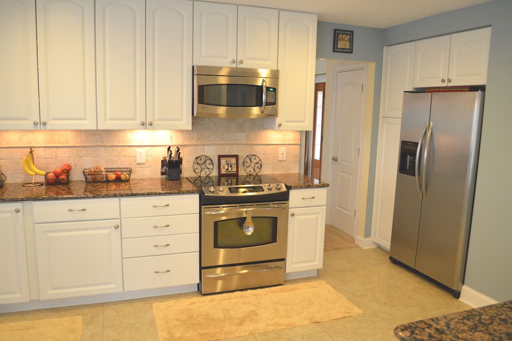 Granite counters, ice maker, fully equipped kitchen with everything you need to make full meals.
