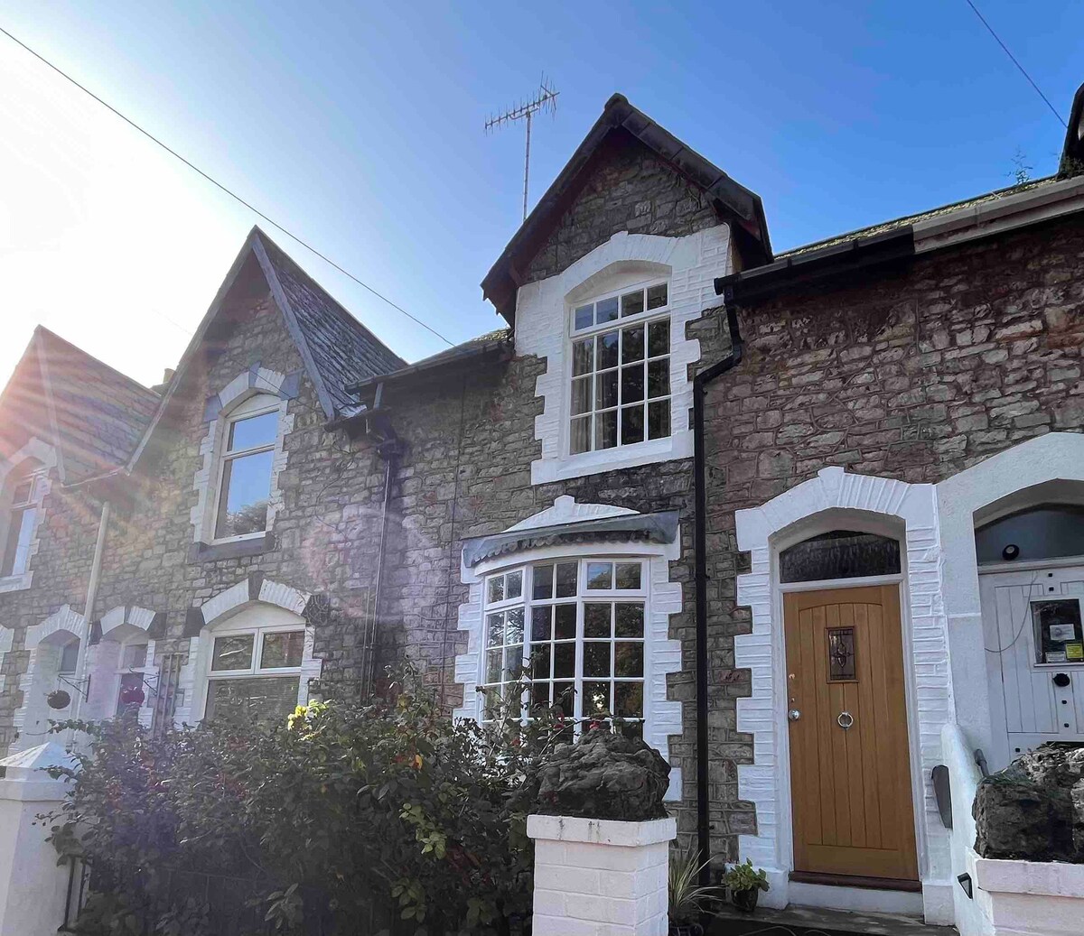 Charming Cottage in
Central Torquay - Highweek