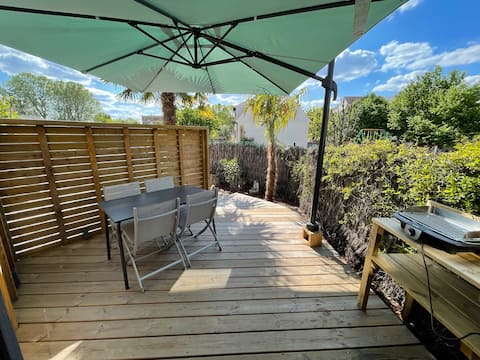 Over-equipped micro-house near Orly