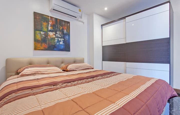 Slaapkamer nummer 2 met kingsize bed 