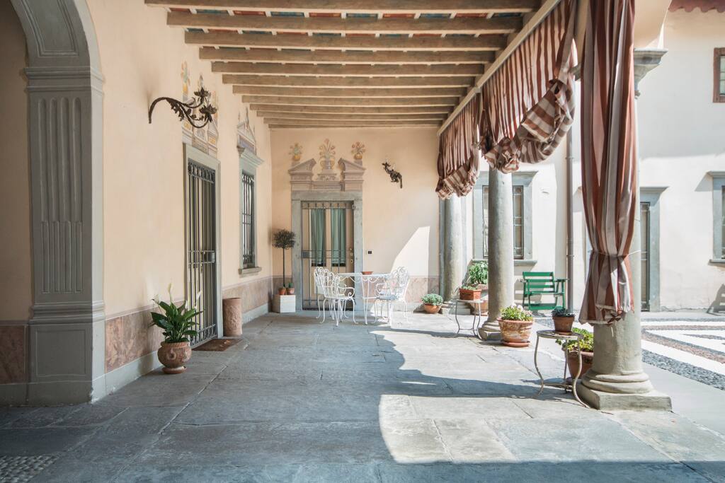 Lo spazio esterno di Casa Roncalli