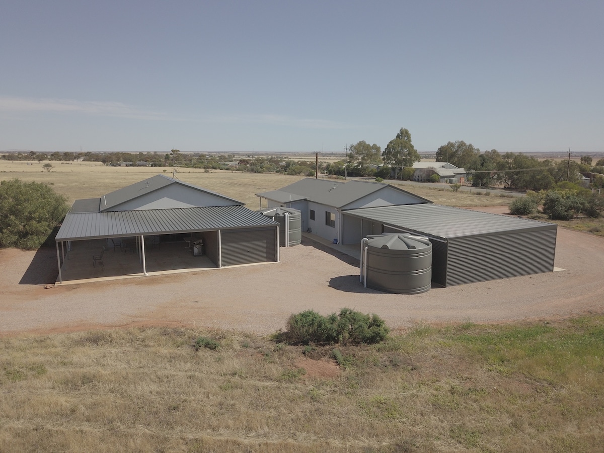 Flinders Ranges with a view and spa Napperby Houses for Rent in