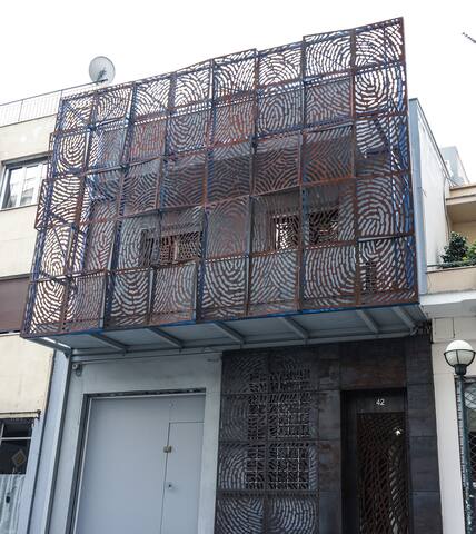 Elegant apartment for 7 people in downtown Athens gallery image 3