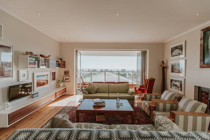 Stylish 3BDR townhouse with sunset views