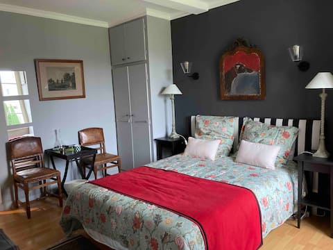 3 bedrooms "au clos Francarney" with pool.