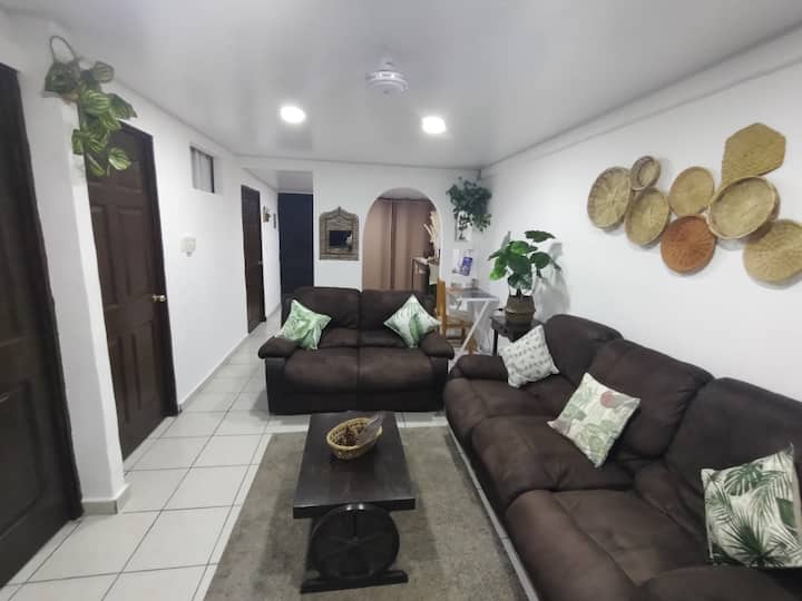 Casa Mimbre Y Madera (No Parqueo) - San Salvador