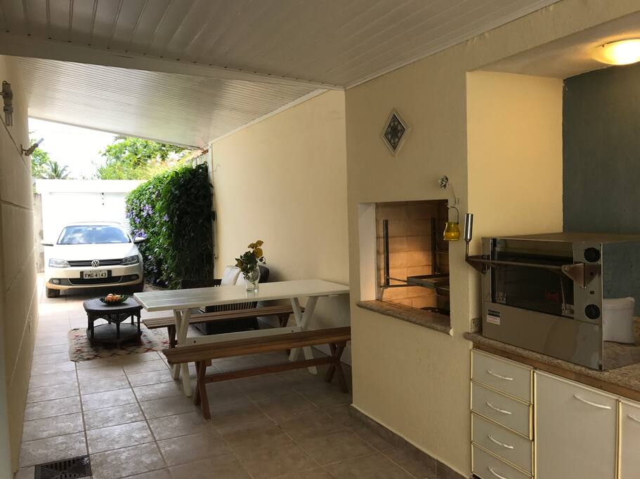 Churrasqueira e garagem