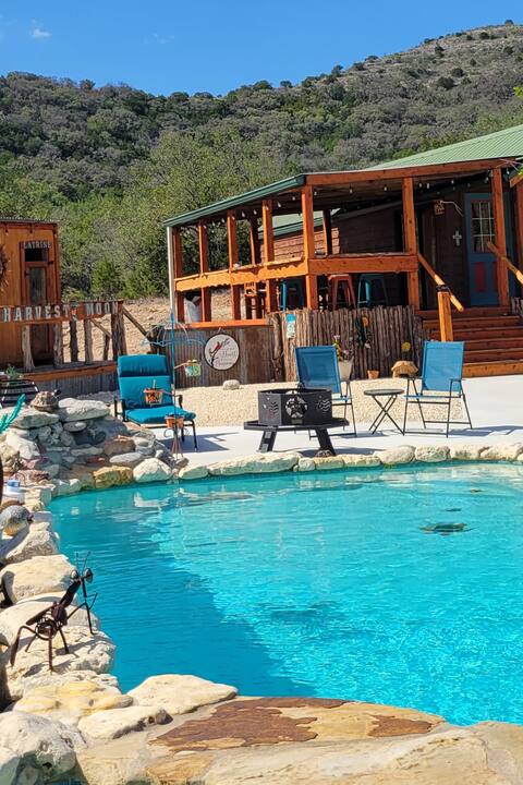 Amadeo at the Frio
Private getaway with pool & spa