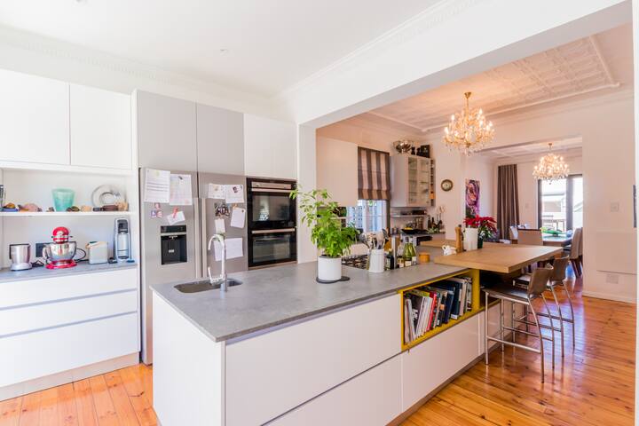 Light, spacious, entertainers’ home. gallery image 4