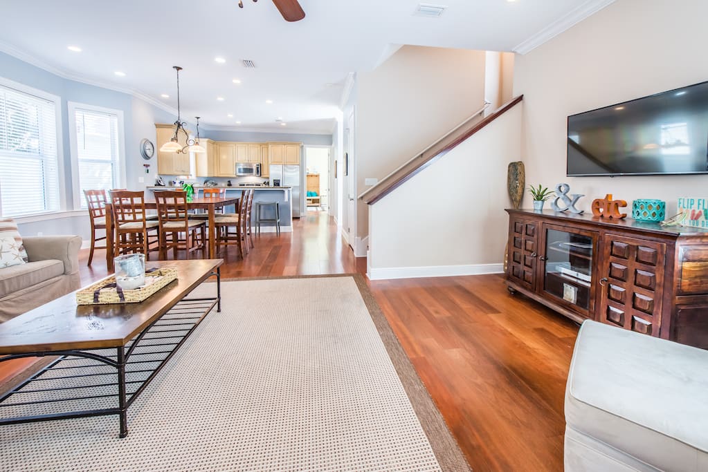 Large Floor Plan!