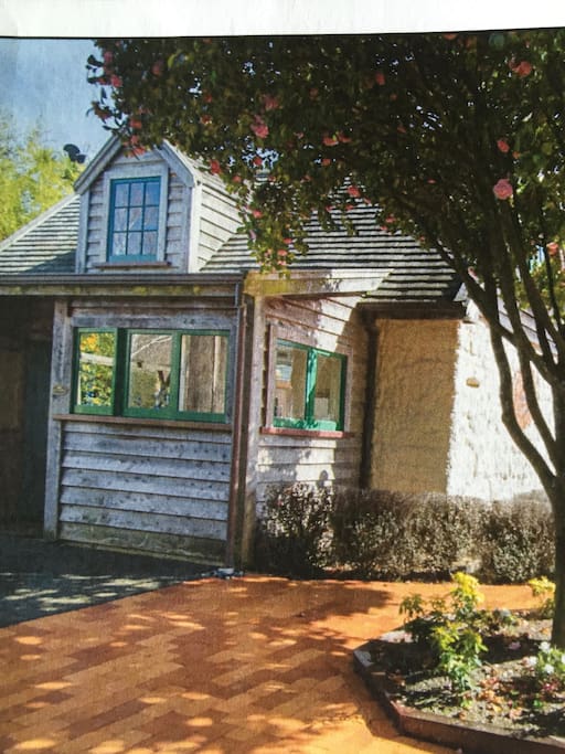 Bonnington Cottage is the perfect base to explore the district or simply retreat and unwind.