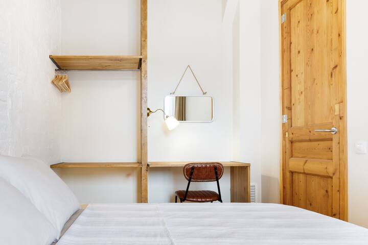 Laze in a Chic Apartment in Vila de Gracia gallery image 3