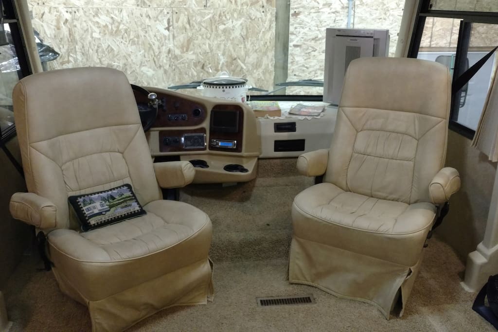 Captain's chairs at front of rig