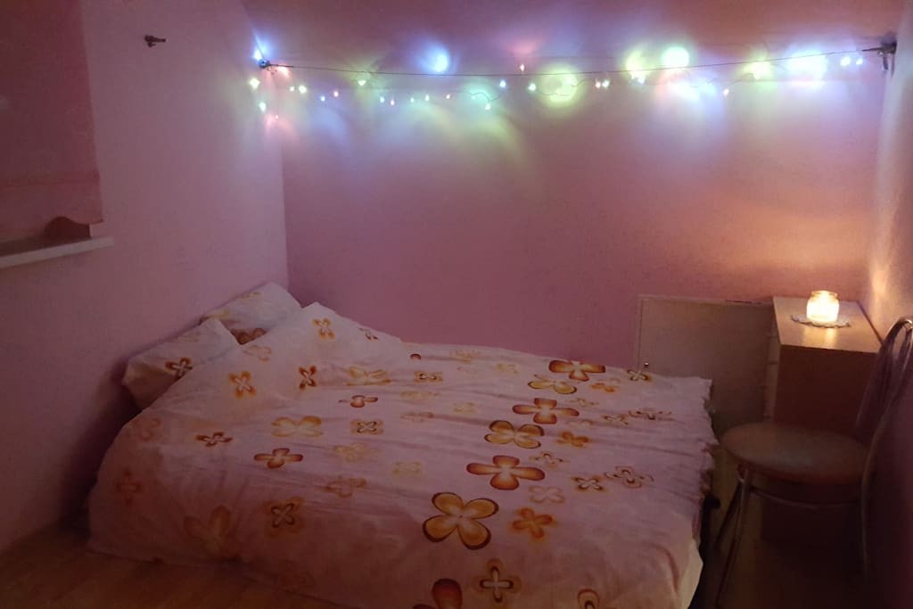 Pink room (2nd floor)
