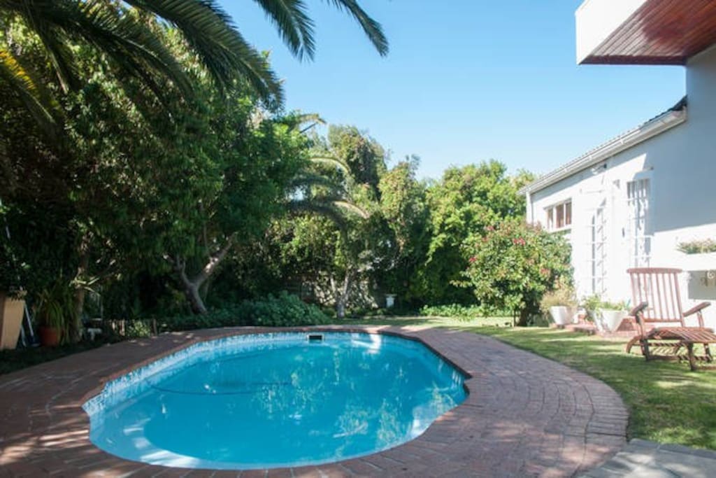 Lovely pool to swim in after a hot day in the sun! Large steps for little ones. No pool net.