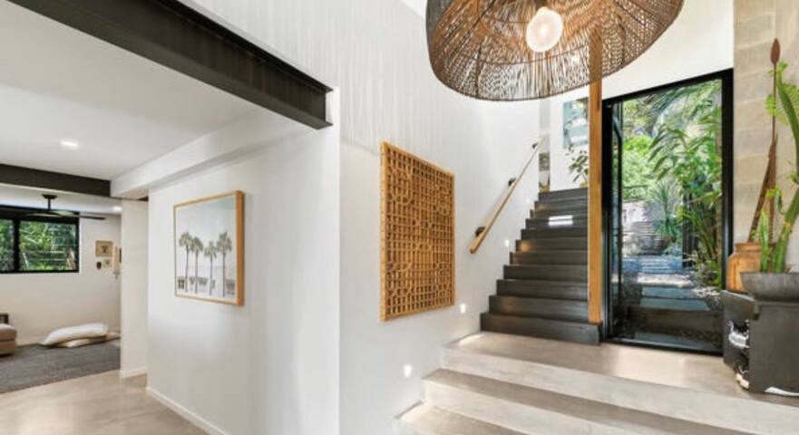 Gorgeous Spacious Home, Top Location, Sunsets gallery image 3