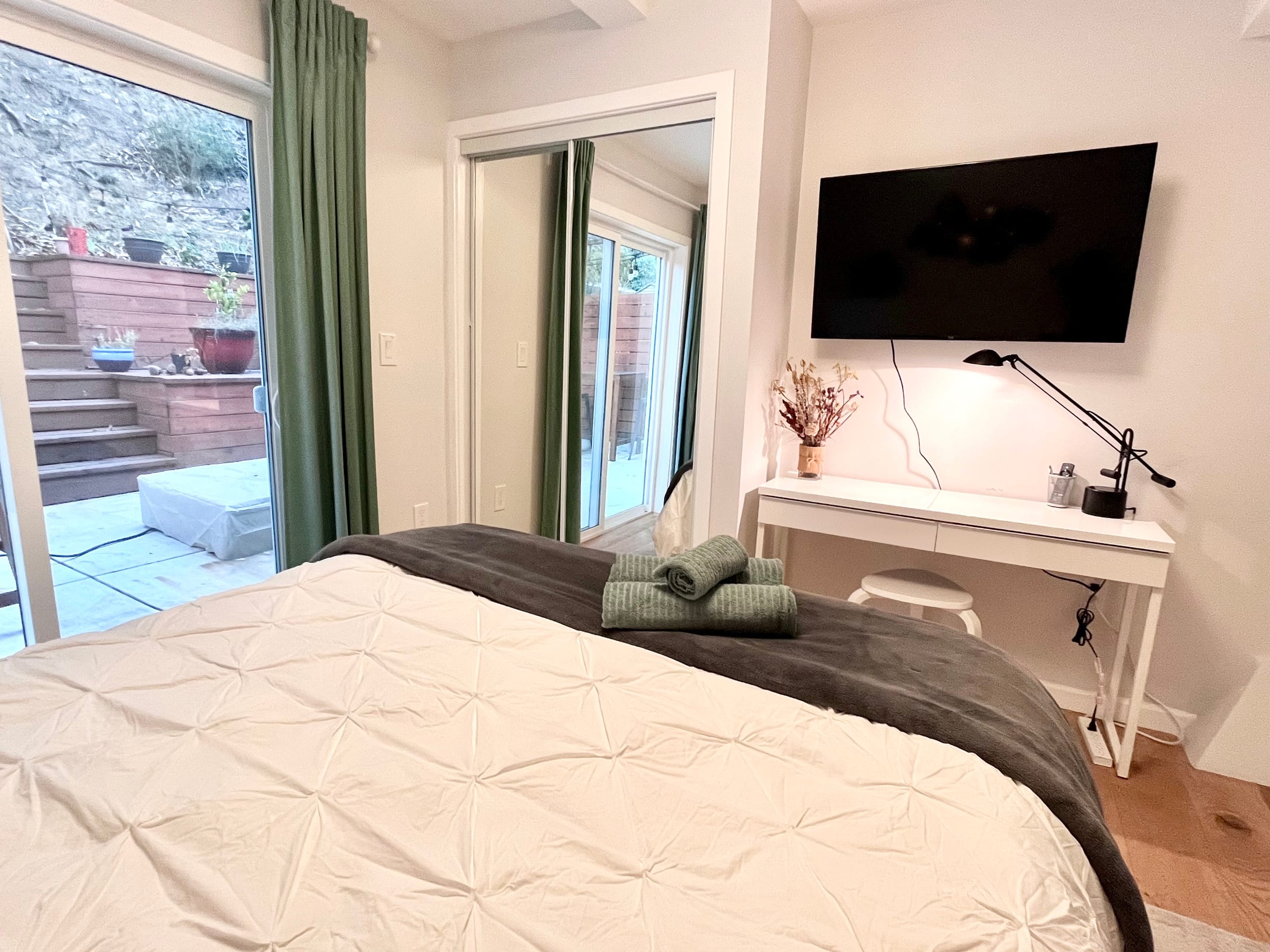 Home in San Francisco · ★4.88 · 2 bedrooms · 2 beds · 2 baths - Image 8