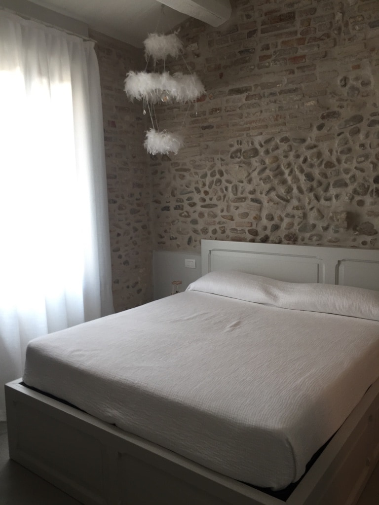 Giường phòng ngủ chính 