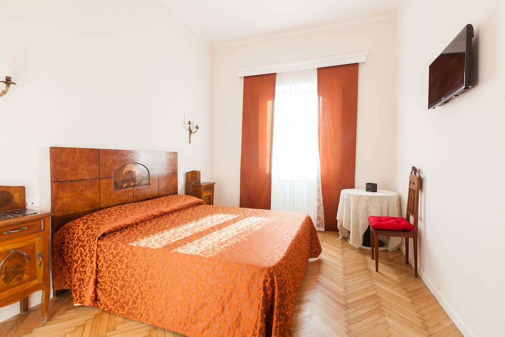 TRIPLE BEDROOM (DOUBLE BED)