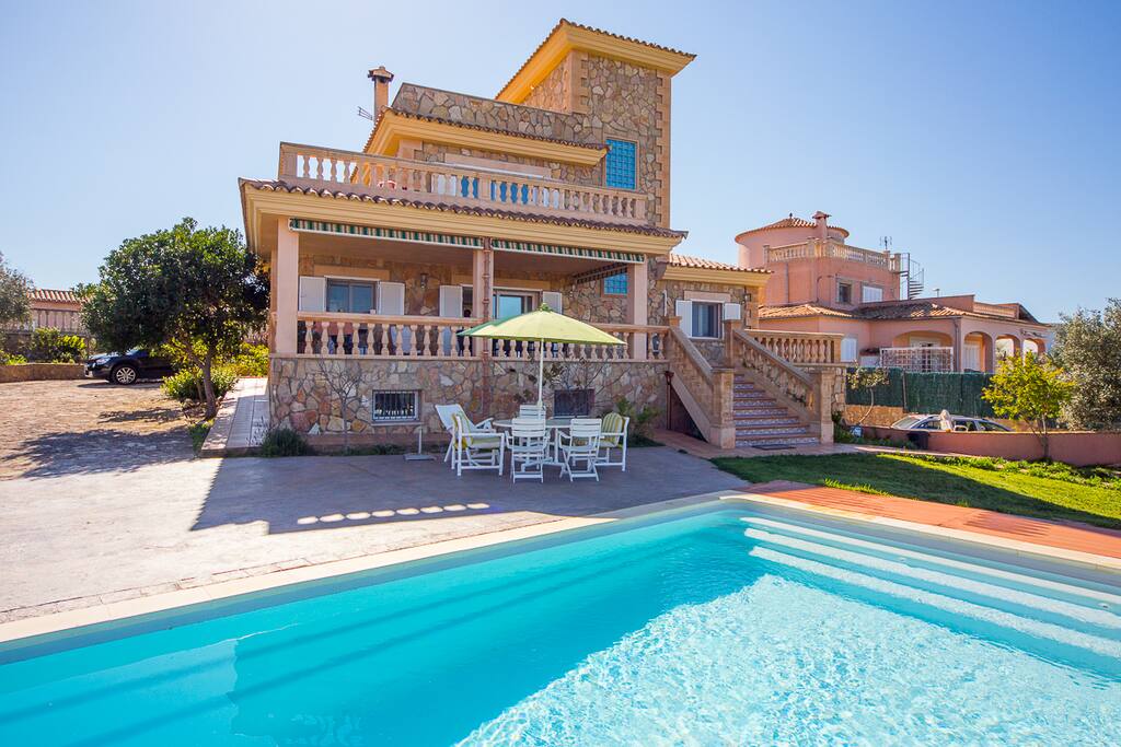 Casa con jardín & piscina
House with garden & swimming pool