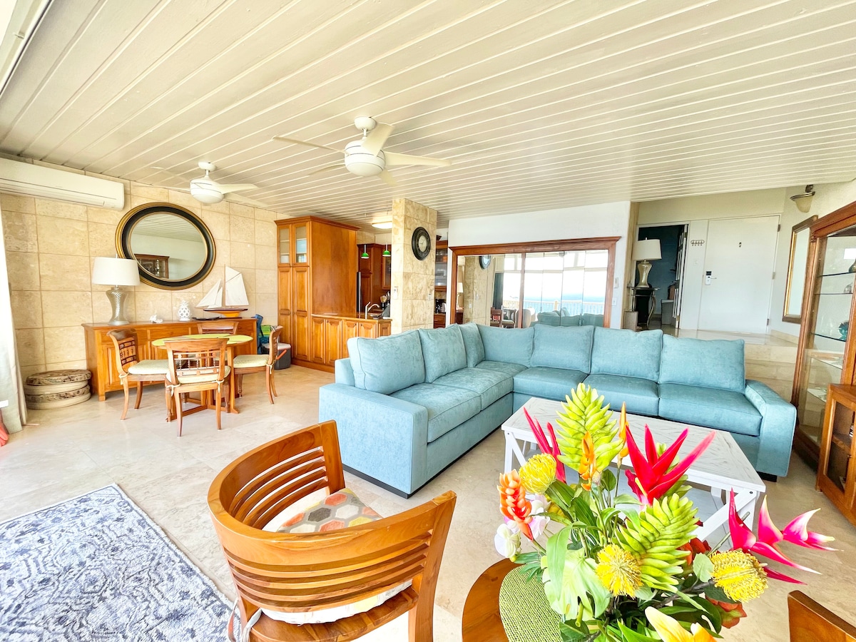 Открита и просторна всекидневна