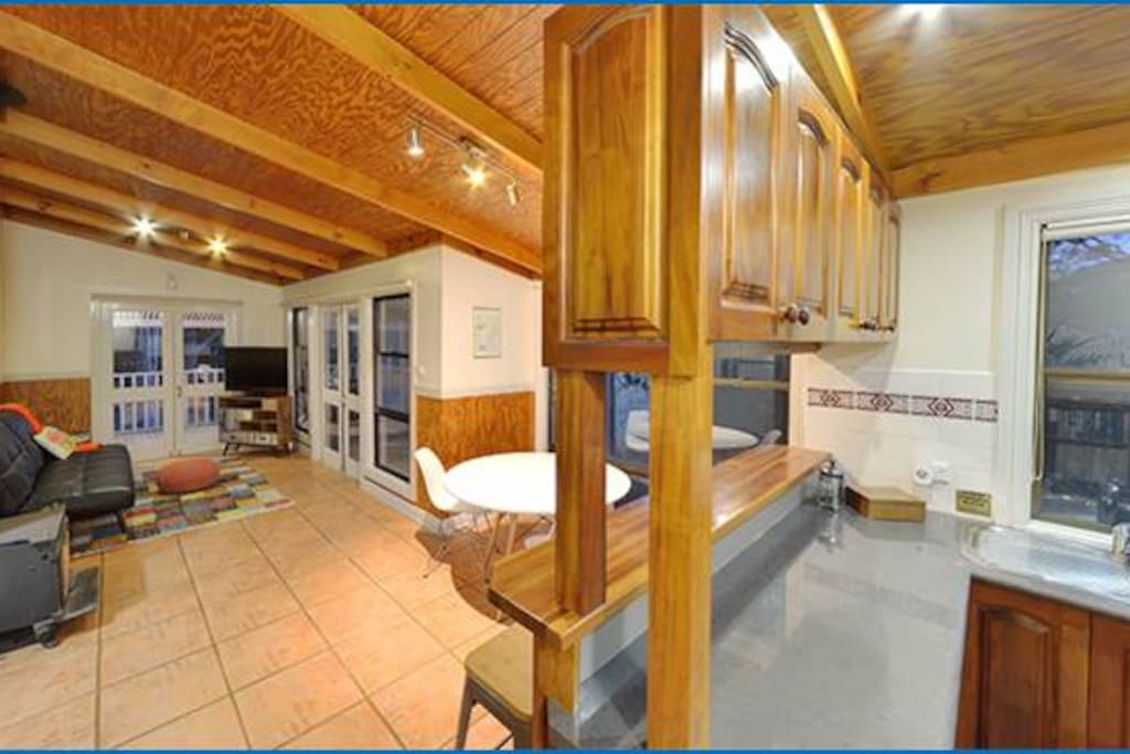 Kitchen/dining and lounge area