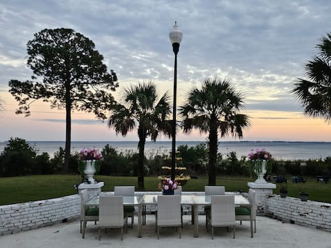 Eden House: Mansion on the Bay