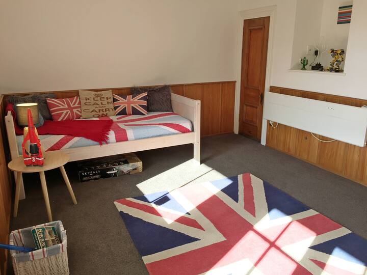 休闲休息室的单人床