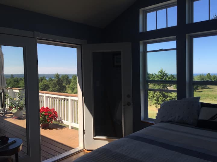 Balcón fuera de la habitación