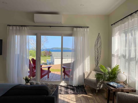 Top Airbnb: Caper Cottage Beachfront Cabot Trail in Victoria, Subd. A