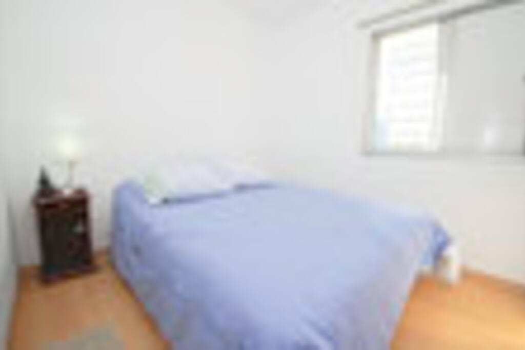 quarto e banheiro incluso