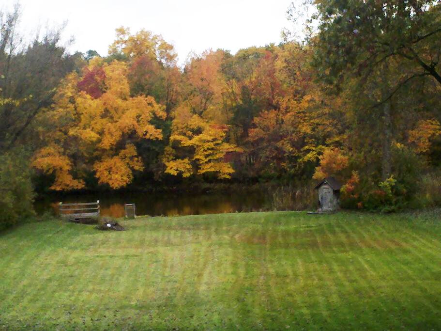 Incredible private getaway on Christian Creek, kayaks available for use! This is a single room on the main level with a queen bed, an additional children room available. We also have a pack and play if needed.