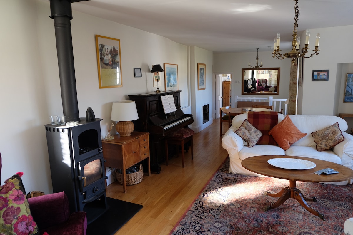 Top performing Airbnb: Self catering cottage, sleeps 4, in Portishead. in North Somerset